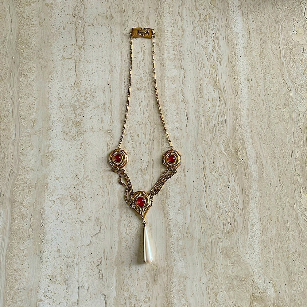 Monet vintage necklace